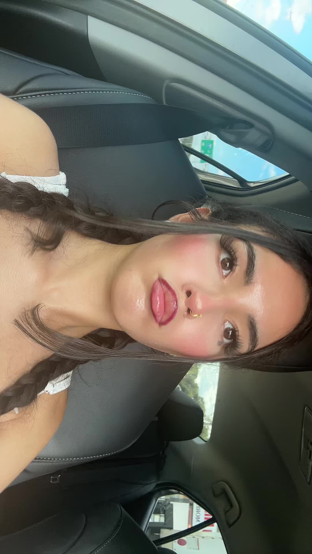 @Heluvs_ari