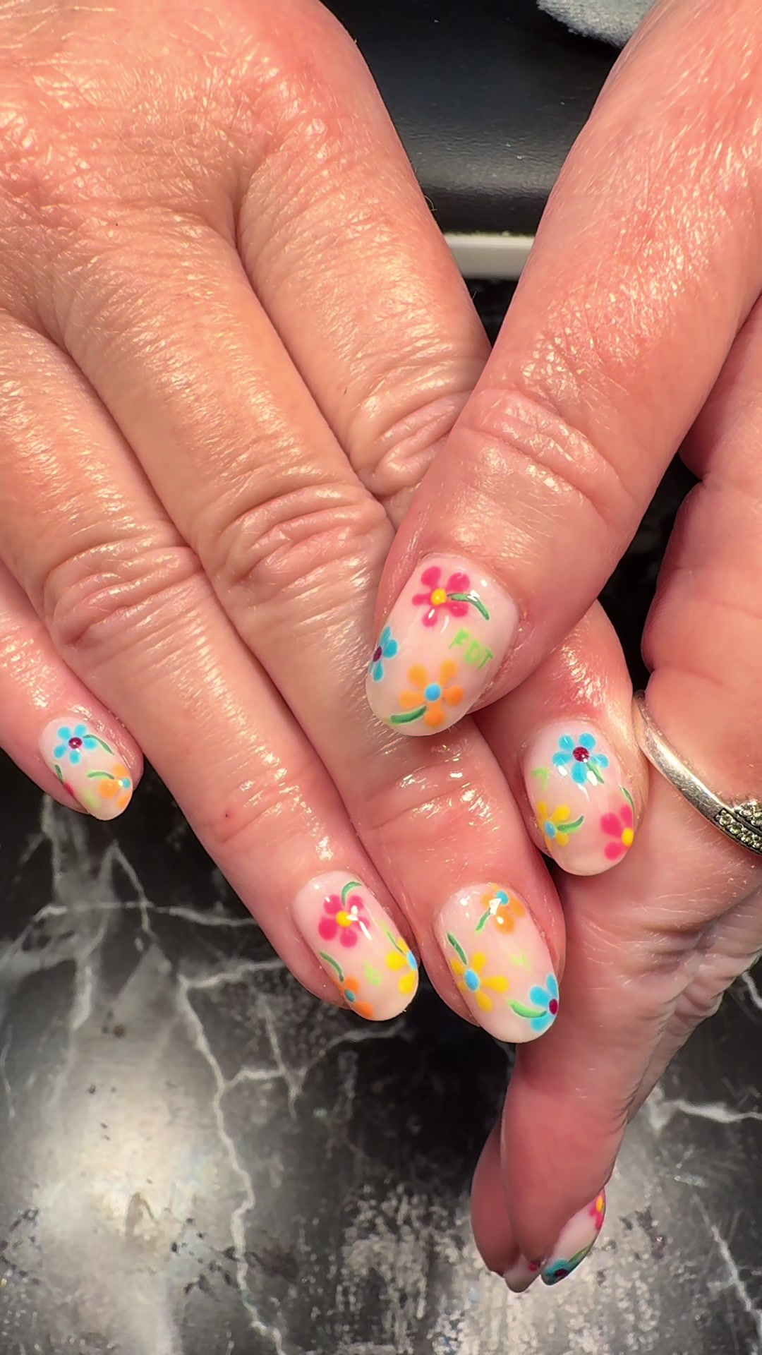 @thecurenailstudio