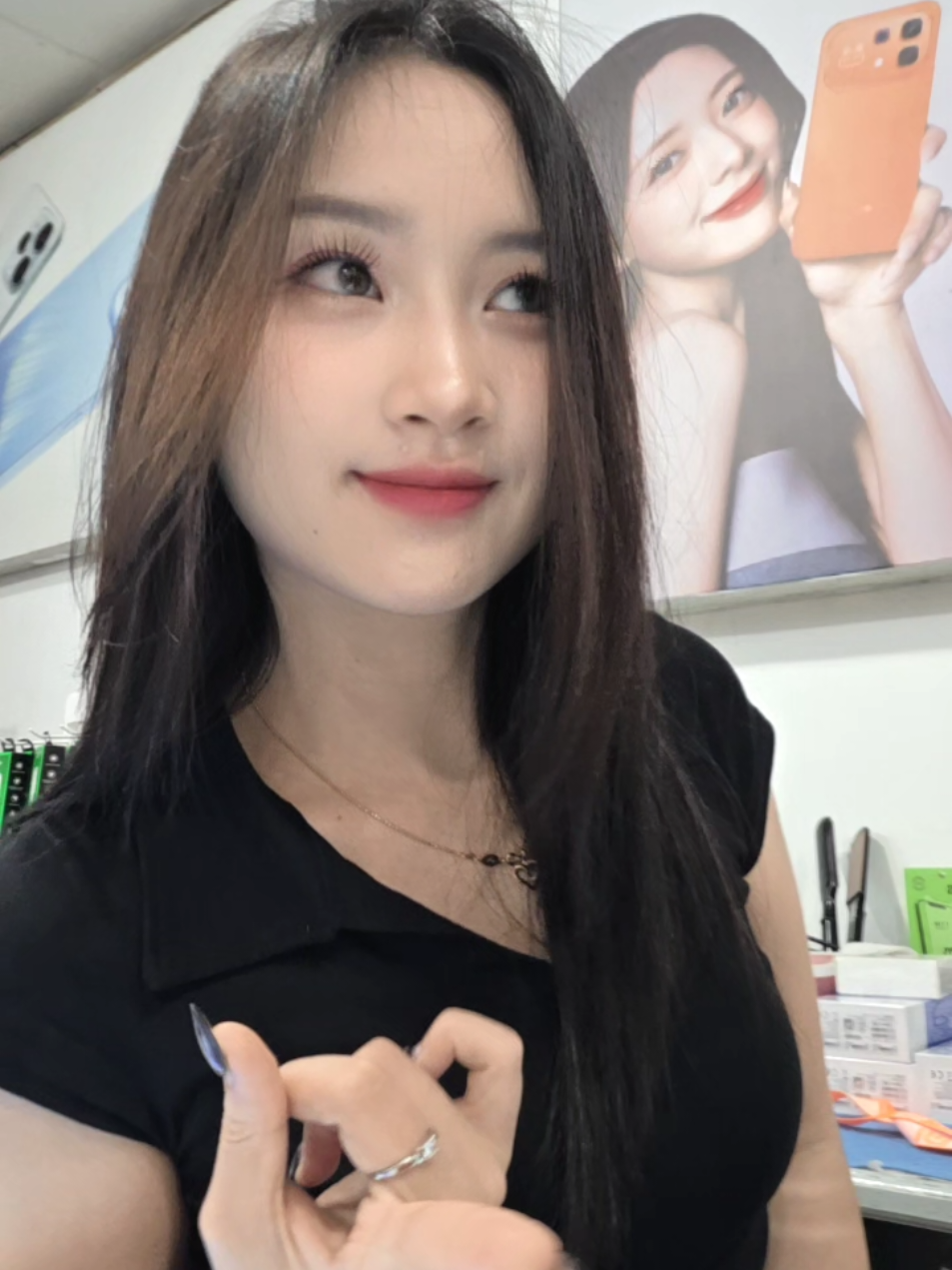 @E c y