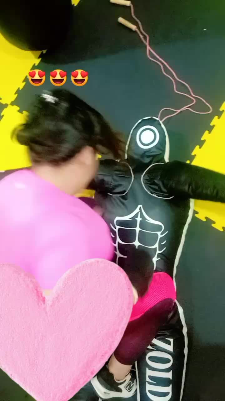 @🐺@ẸĹ_ṂỖǗŜĮBÃ_23🥷🏻