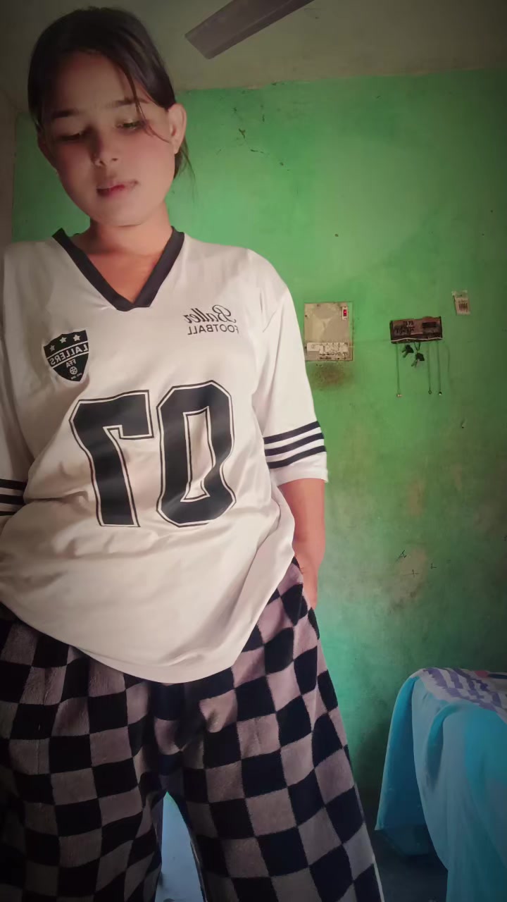@👑pinky pahari 🍁💚🥀