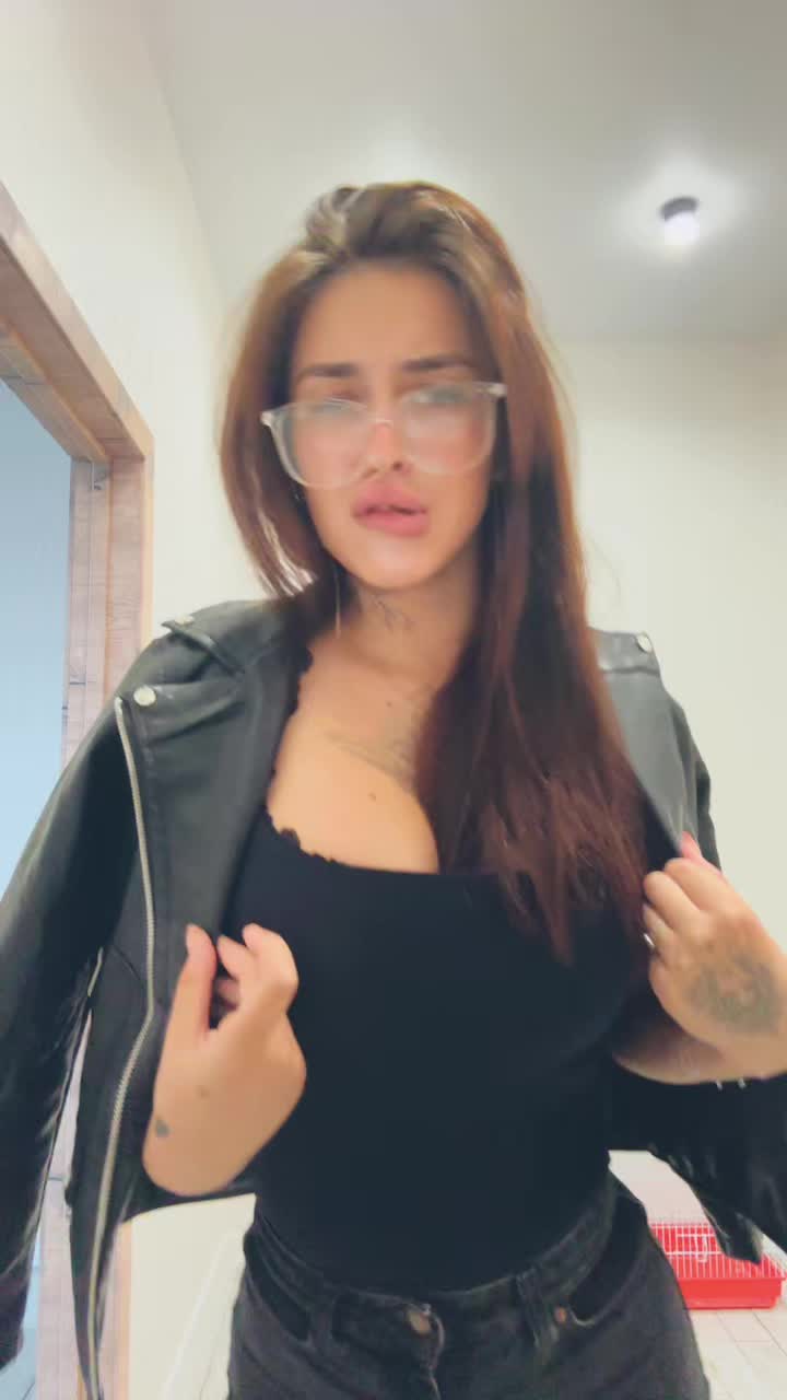 @nora_murs