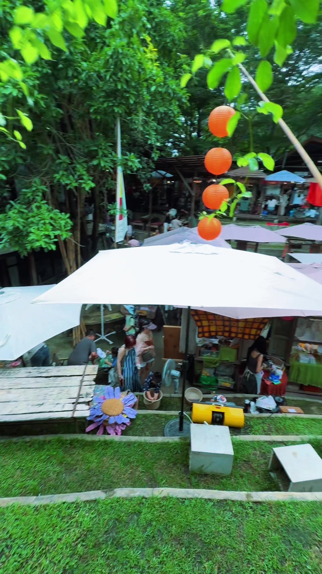 @R Tee Noi