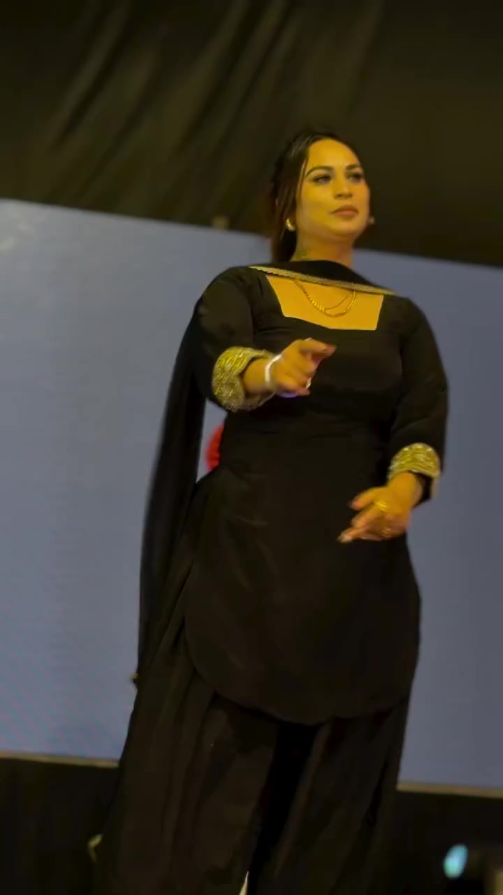 @Aj_Malika011
