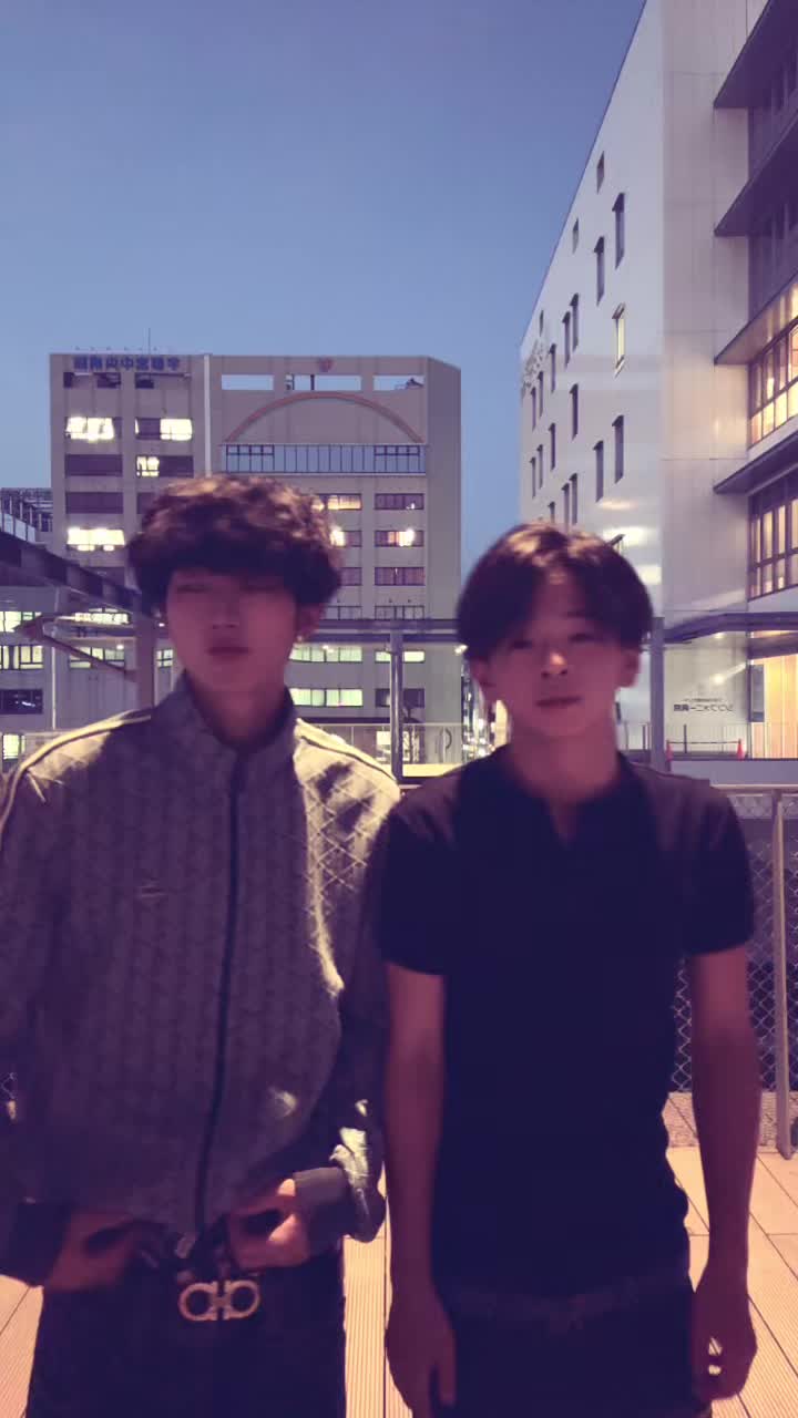 @ねおん