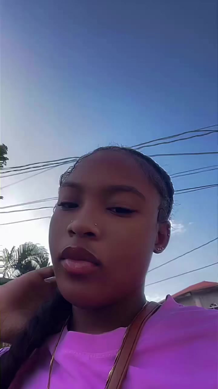 @niaabaee__