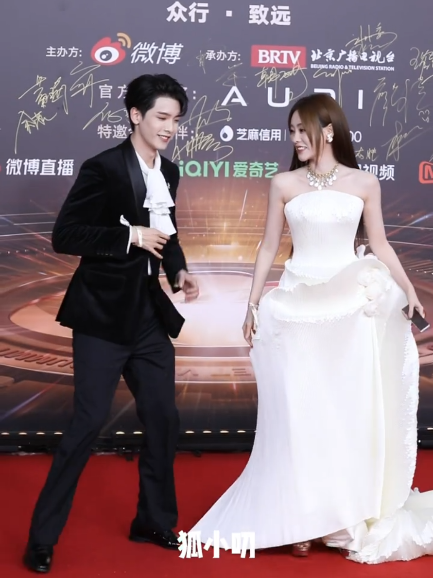 @angela洪仙麗喜欢RileyWang王以纶鬼鬼吴映洁沐言