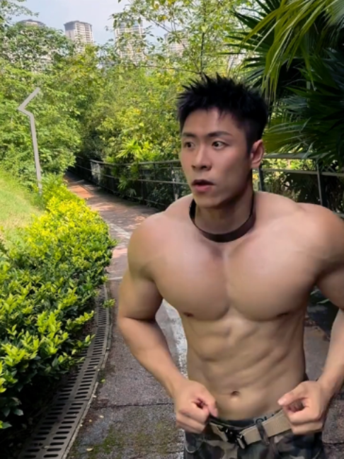 @Beautiful Muscle Male