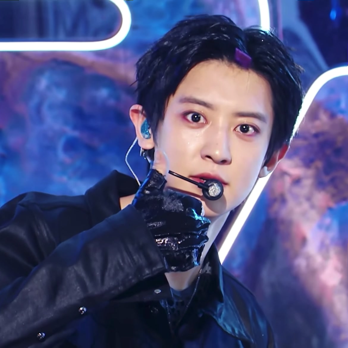 @EXO IS 9