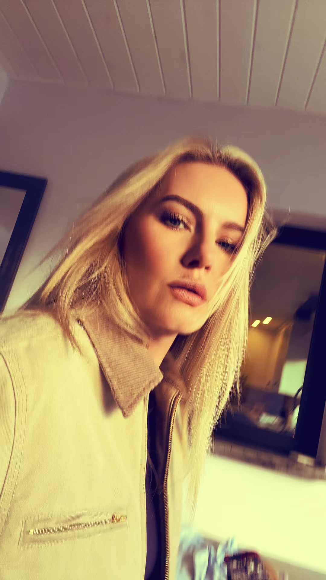 @Elisha Cuthbert