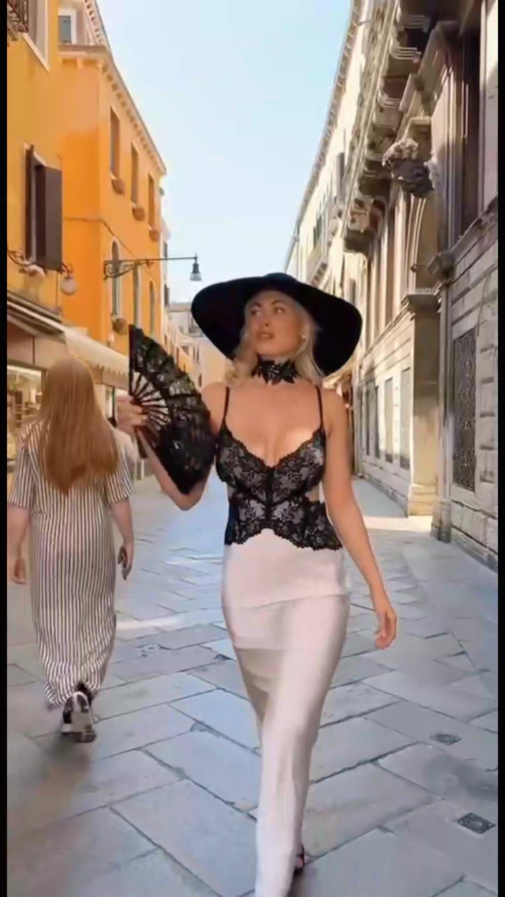 @Elleum