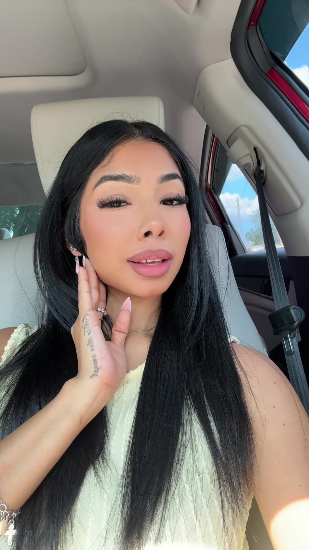 @𝒱