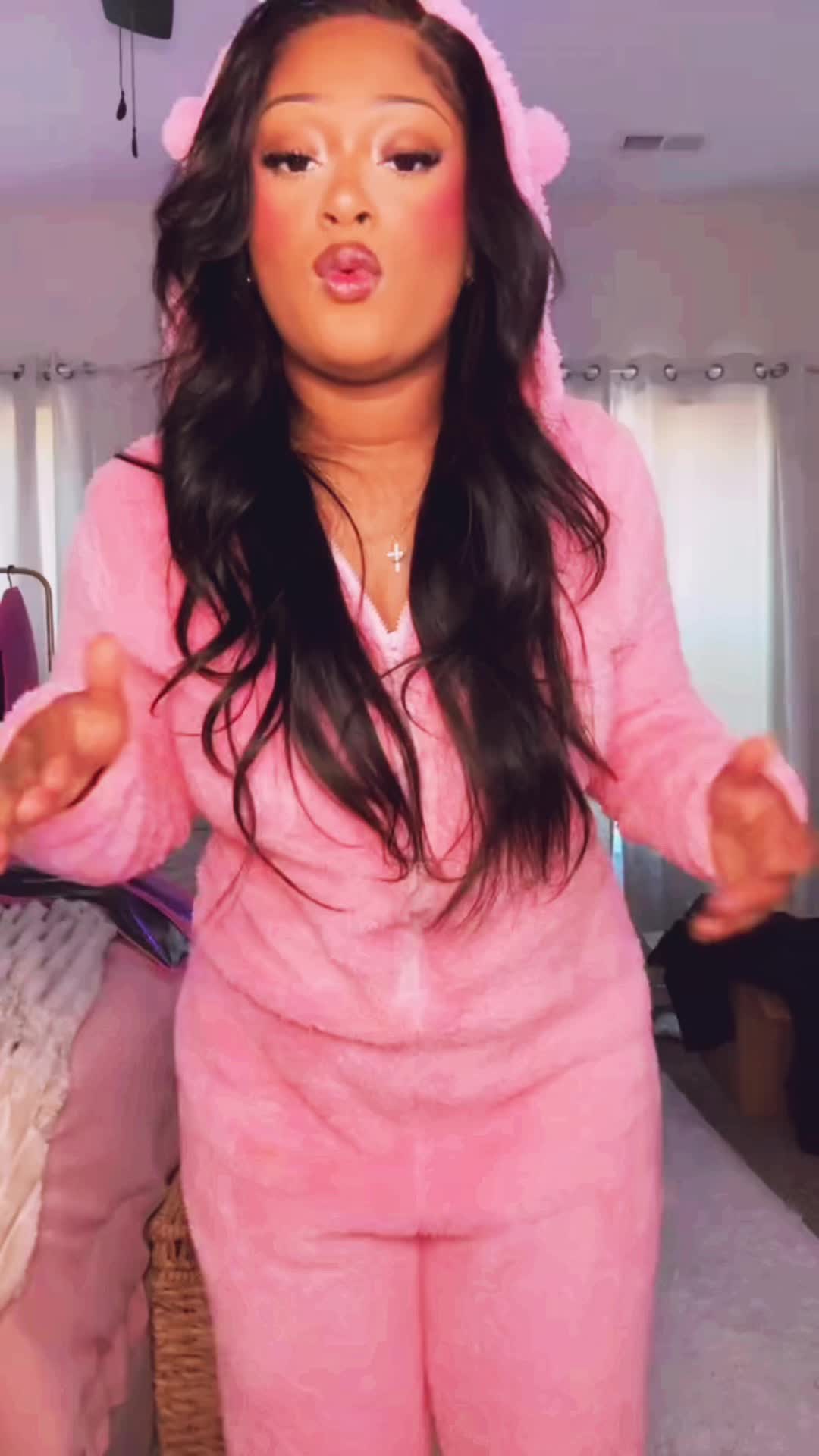 @TheWorldOfRefugeesWithCarmen