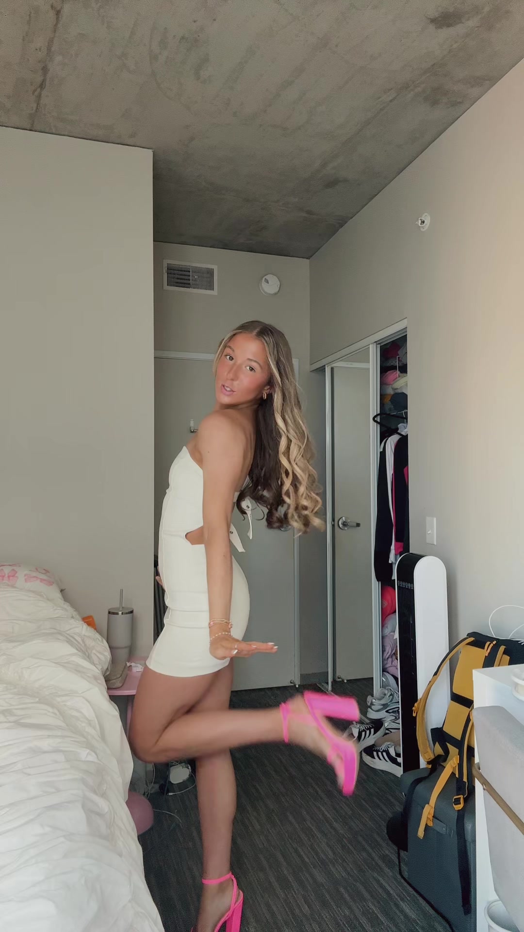 @bella