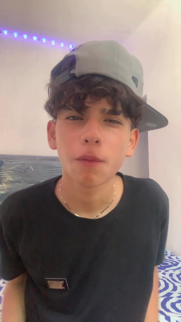 @Emaa 🦈