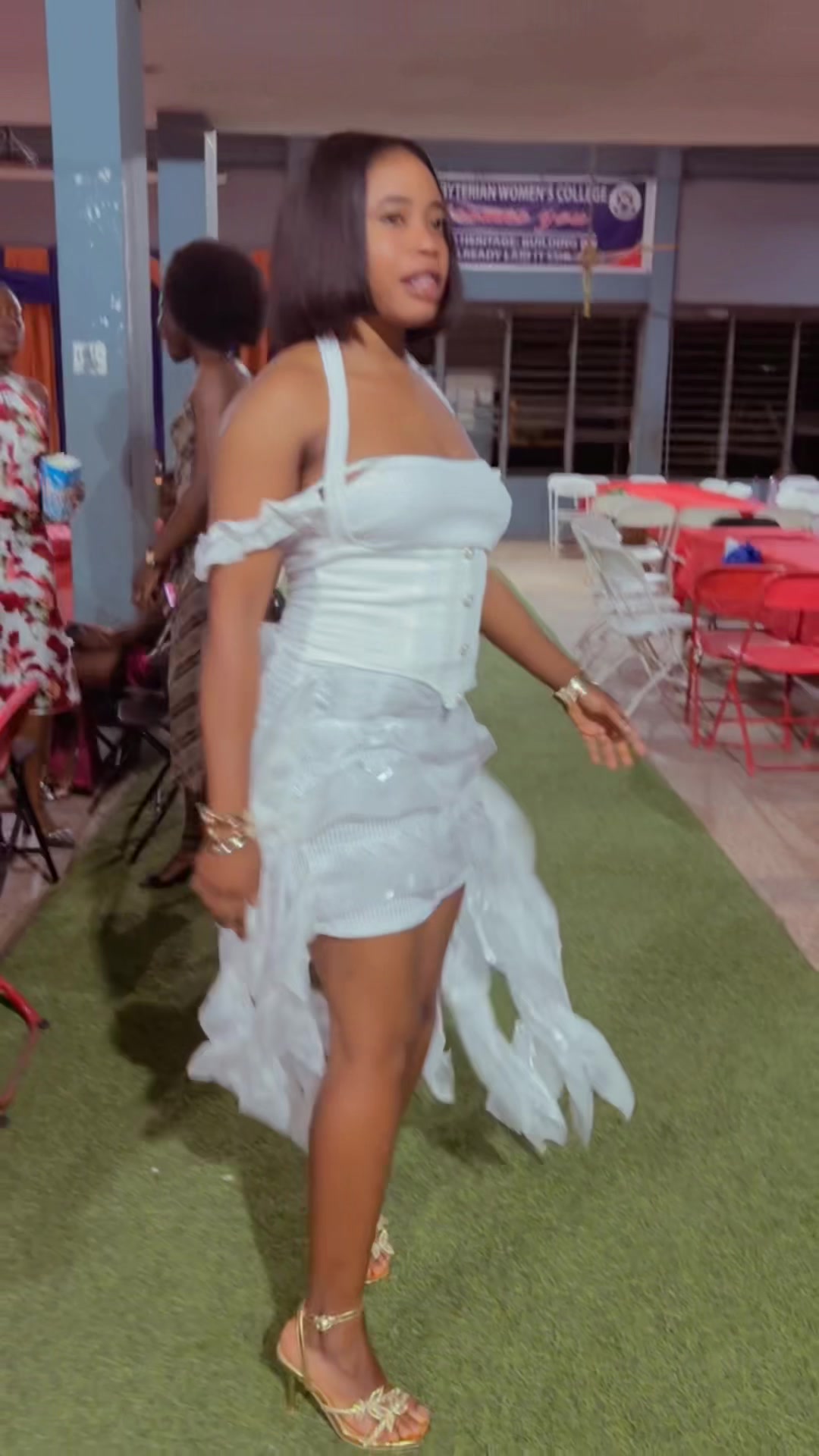 @Madam Bronii🤭🤍💎👩🏫🌎