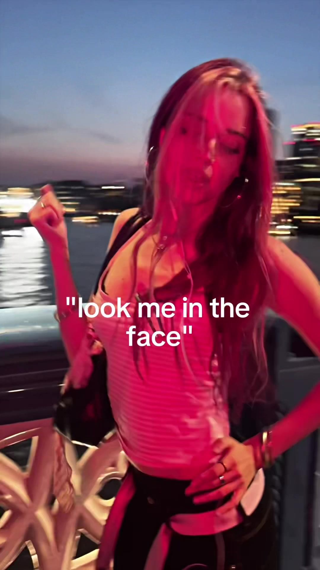 @VANÈS