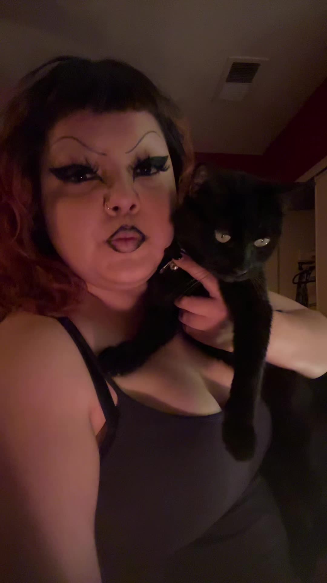 @🐾 Miss.Kitty66 🐾
