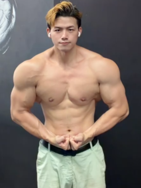 @Beautiful Muscle Male