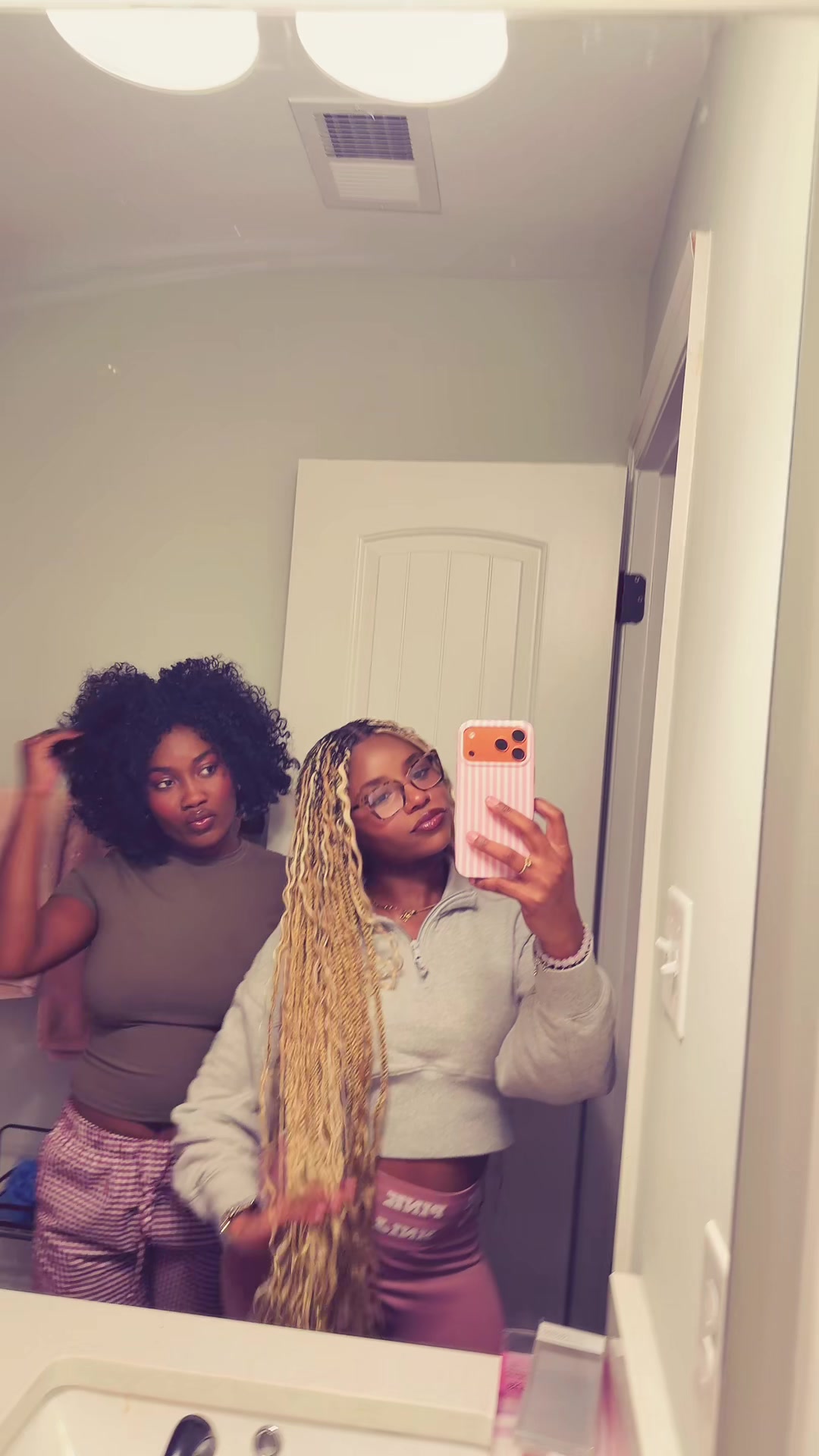 @𝐉 𝐎 𝐔 𝐑 𝐍 𝐄 𝐘💐