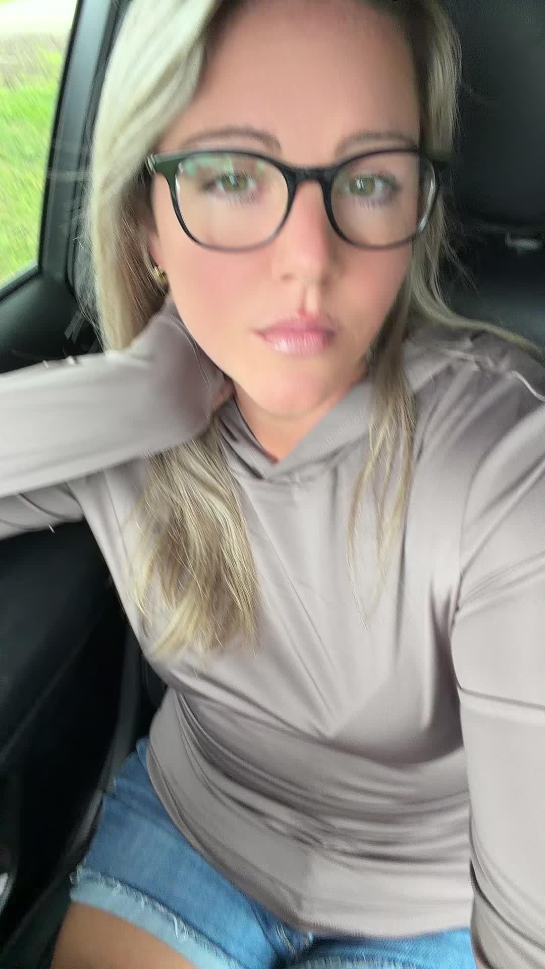 @SelfieQueen57👑