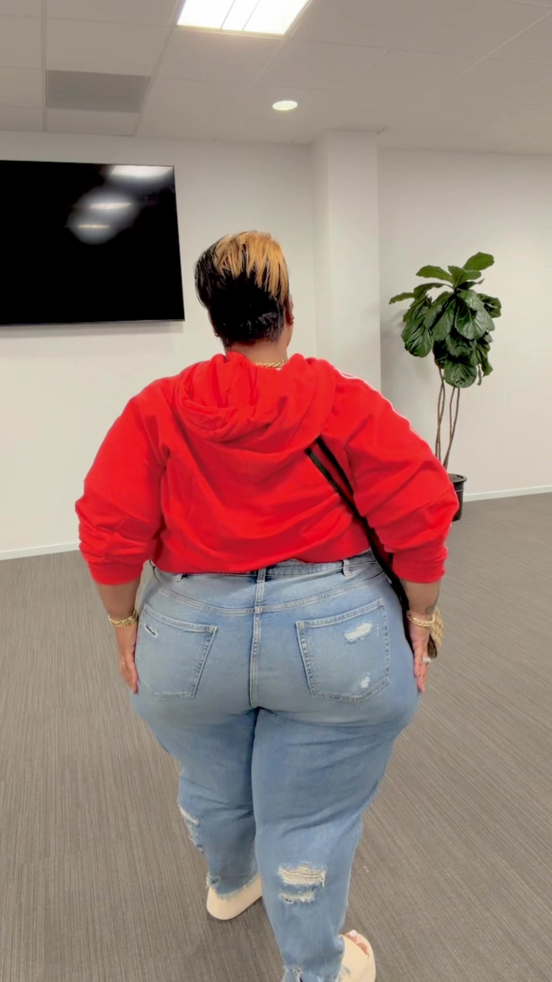@Voluptuous Hottie ๐