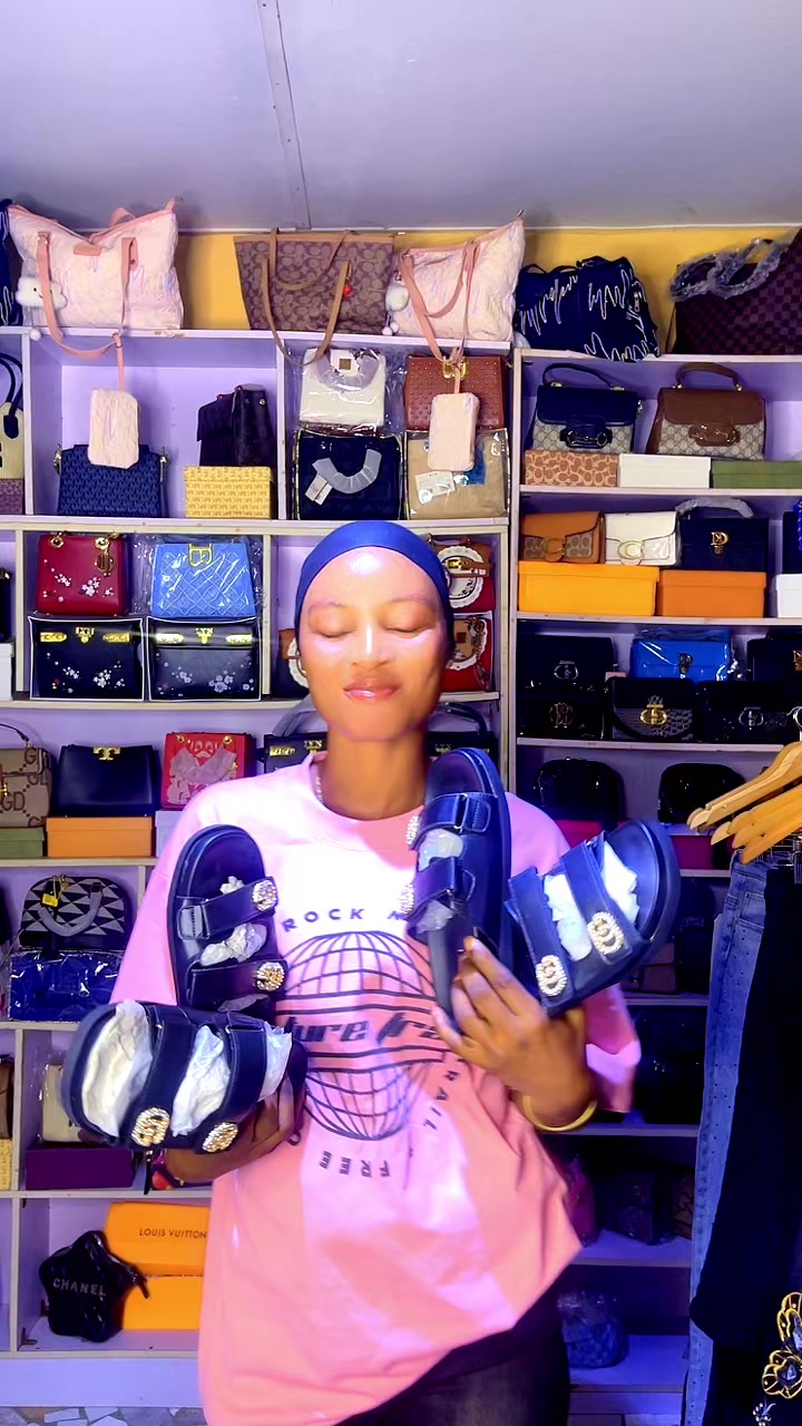 @BAG,SHOE,WEARS&WIG IN IPERU