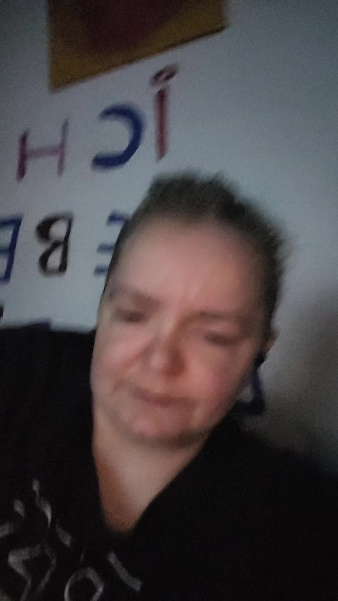 @Frau von sprechende Tomate