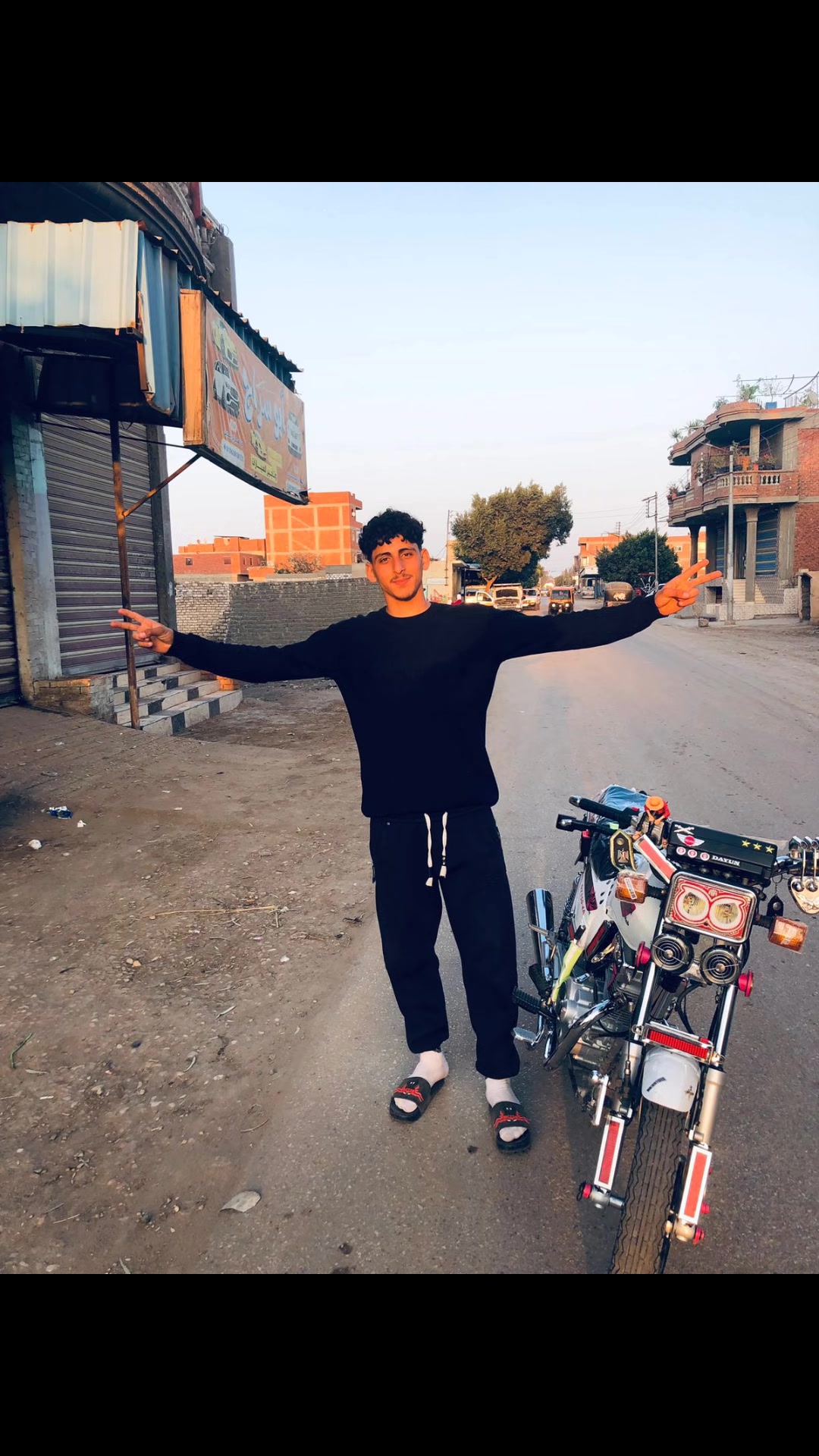 @𝓐𝓜𝓡 🦅