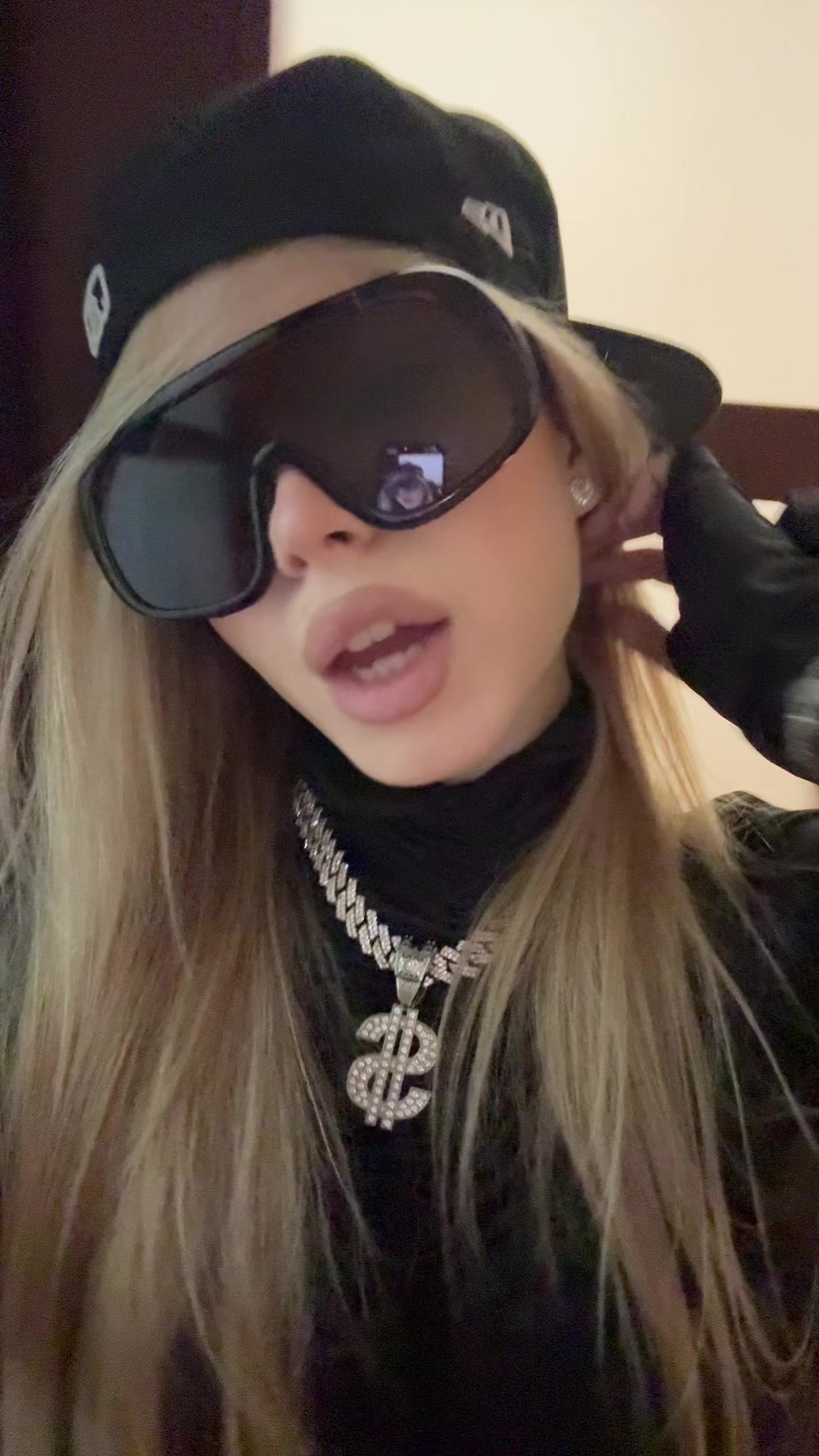 @lizzitak