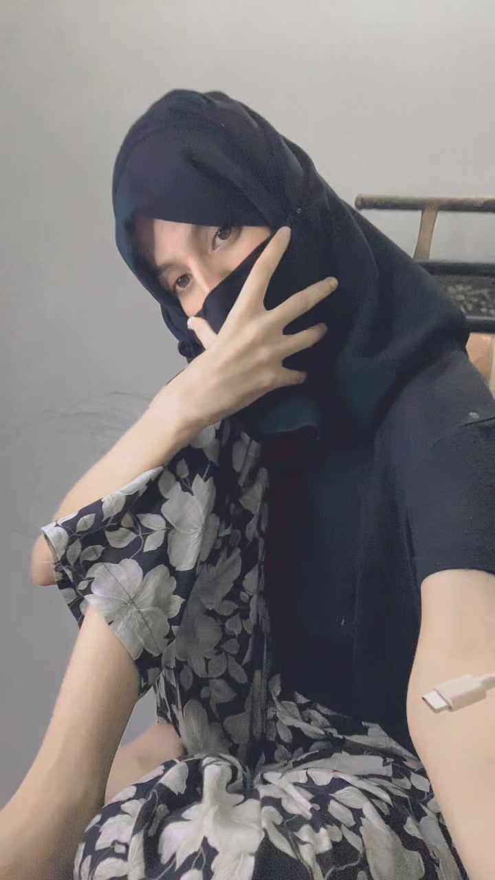 @Amna haraj roshnpor ✌️😎