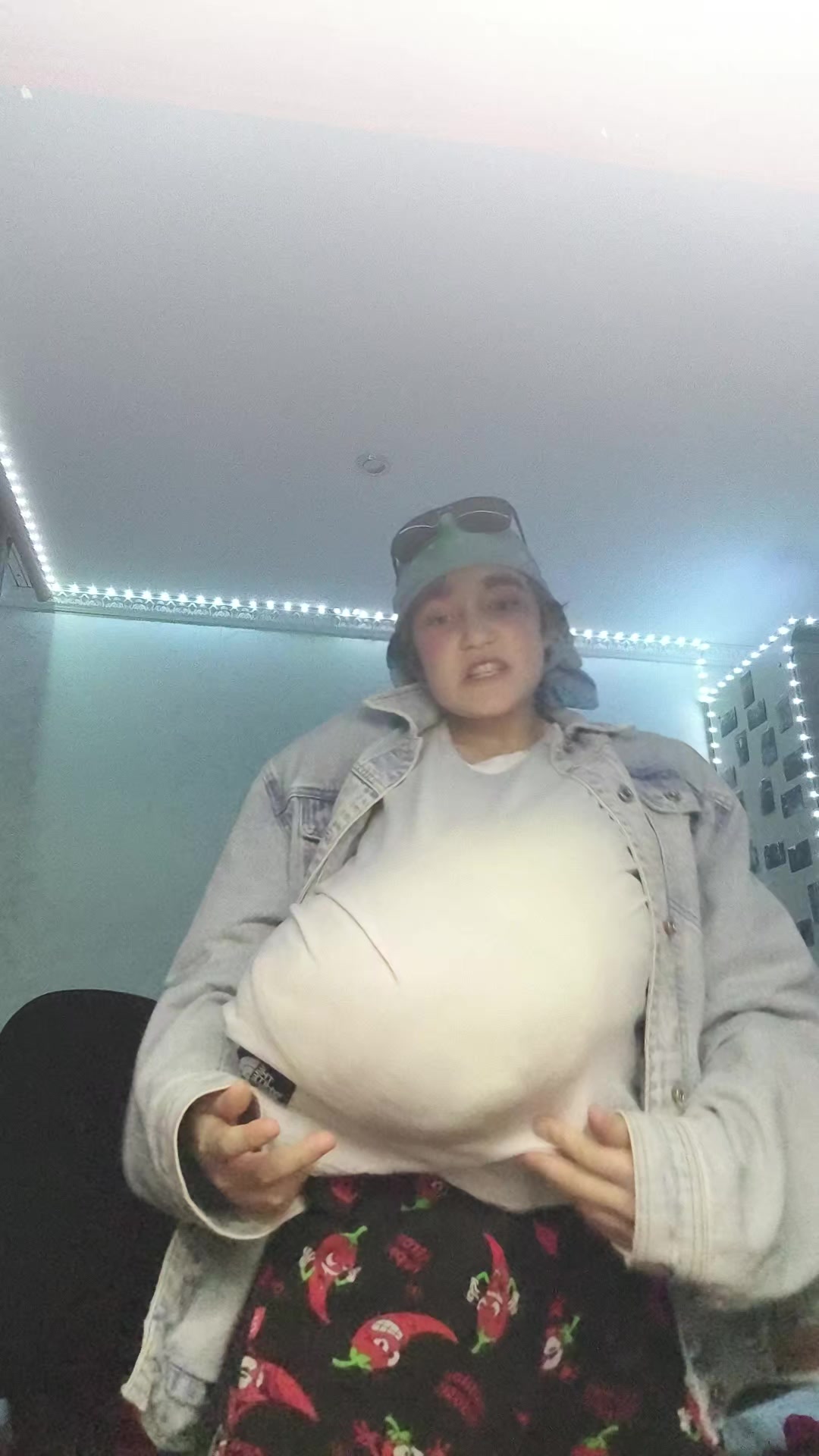 @Подонок🤩