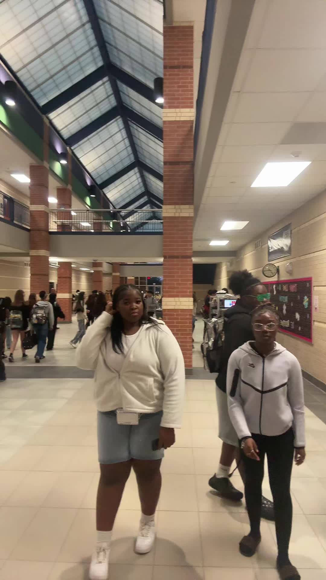 @⃟