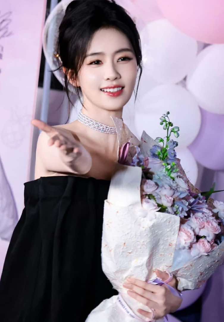 @ros&eacute; ✨🌹