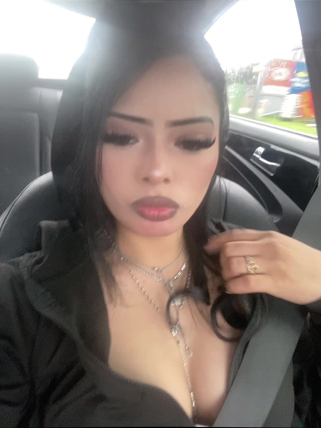 @Anaiii
