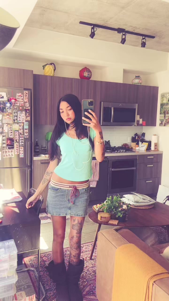 @LipBiteEmoji
