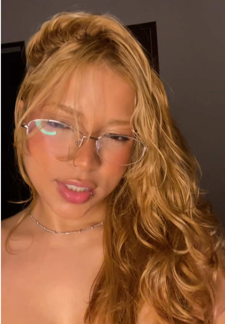 @mchelynz