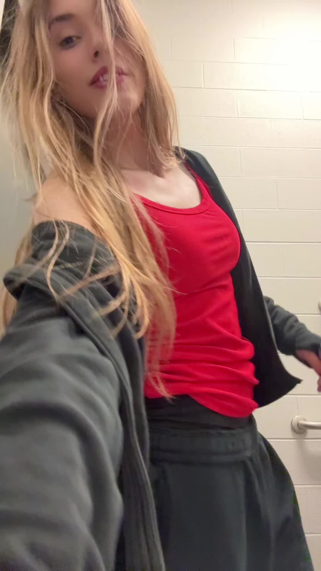 @christinallytle
