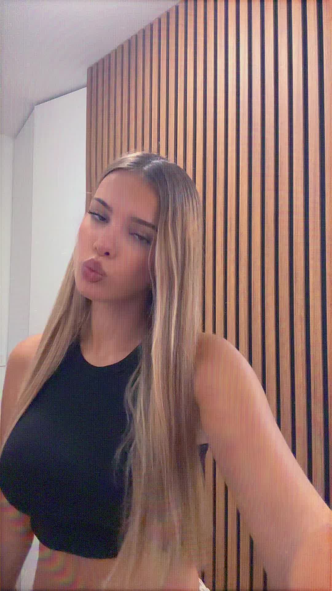 @𝒯🪽