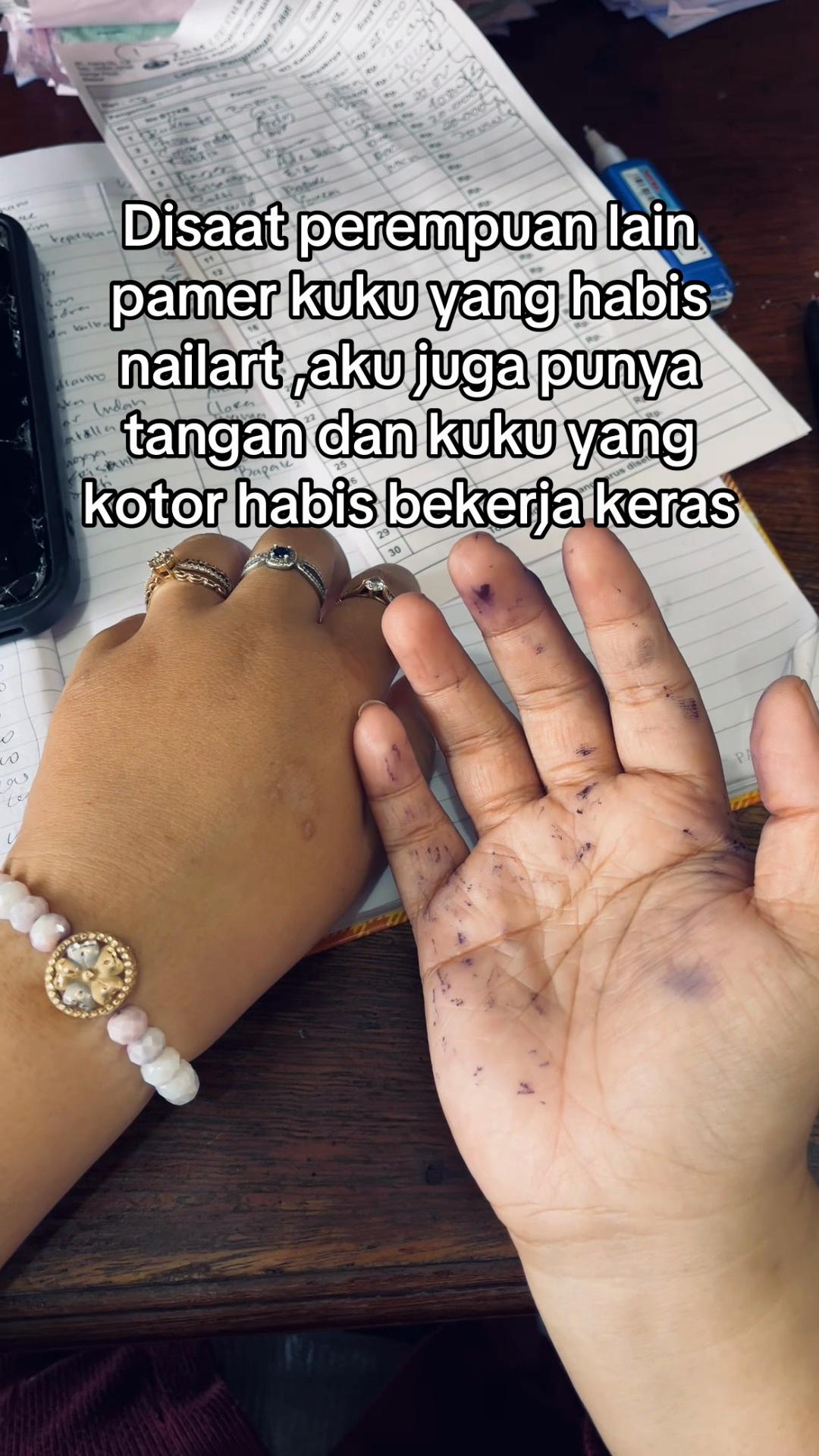 @🧏🏻&zwj;♀️🧏🏻&zwj;♀️