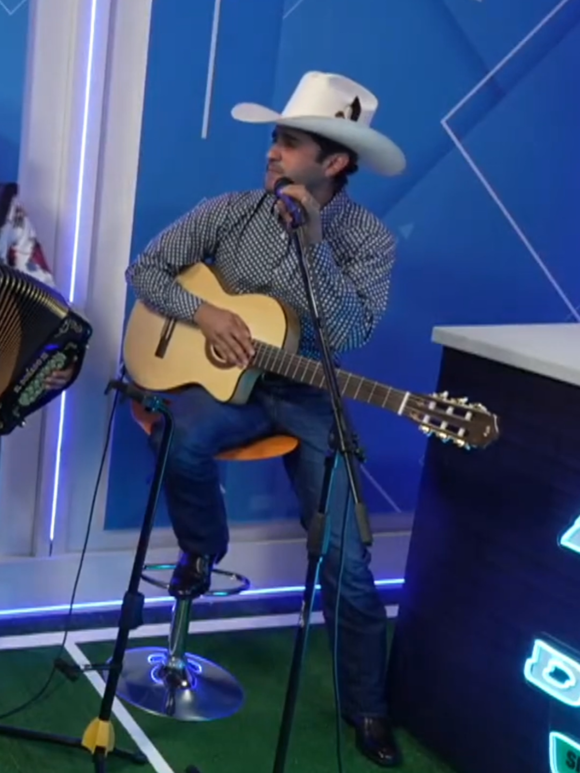 @Diego Herrera