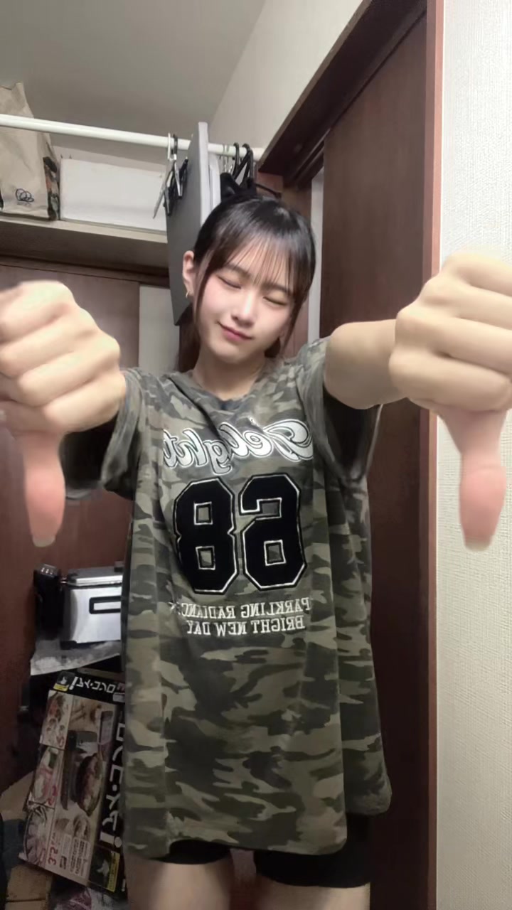 @バズらない女