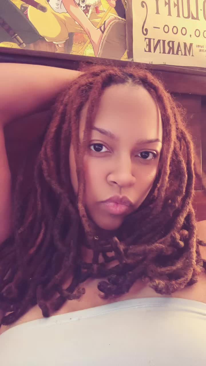 @ella b.