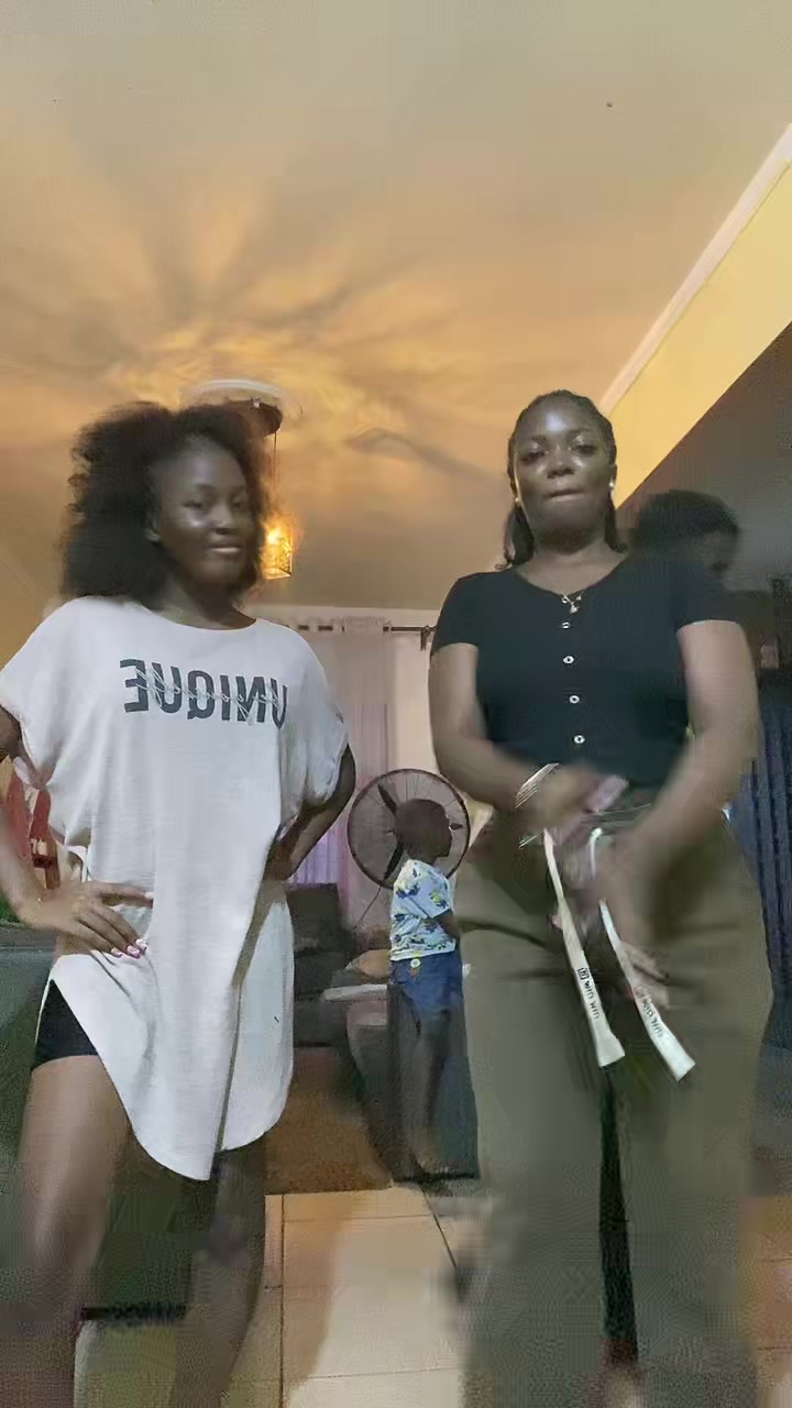 @Astride mp💜🧸🇨🇲