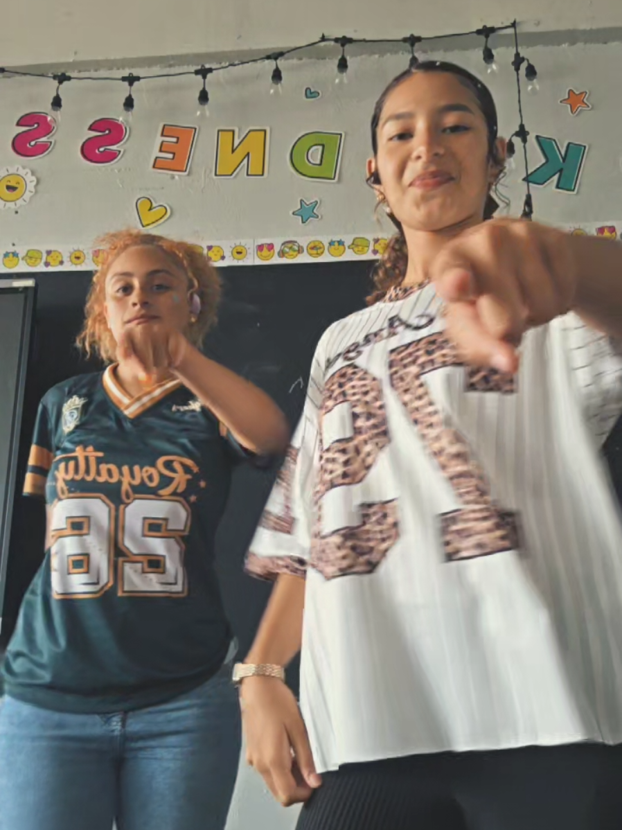 @👧🏽
