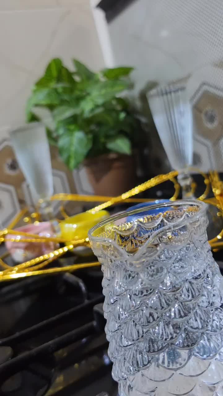 @حْوْرْ آلْعْيْنْ.