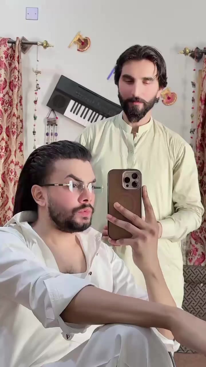 @NABEEL GREEN EYES 👁
