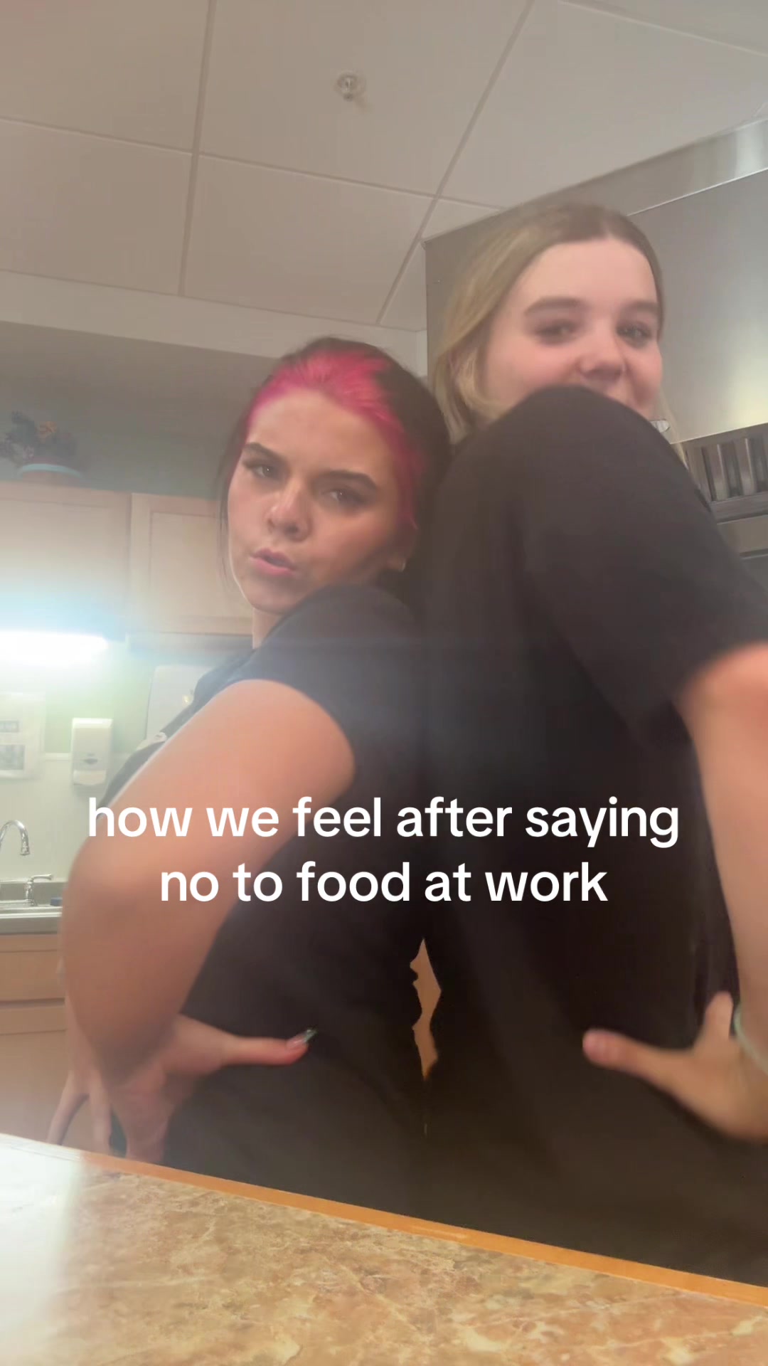 @🦦