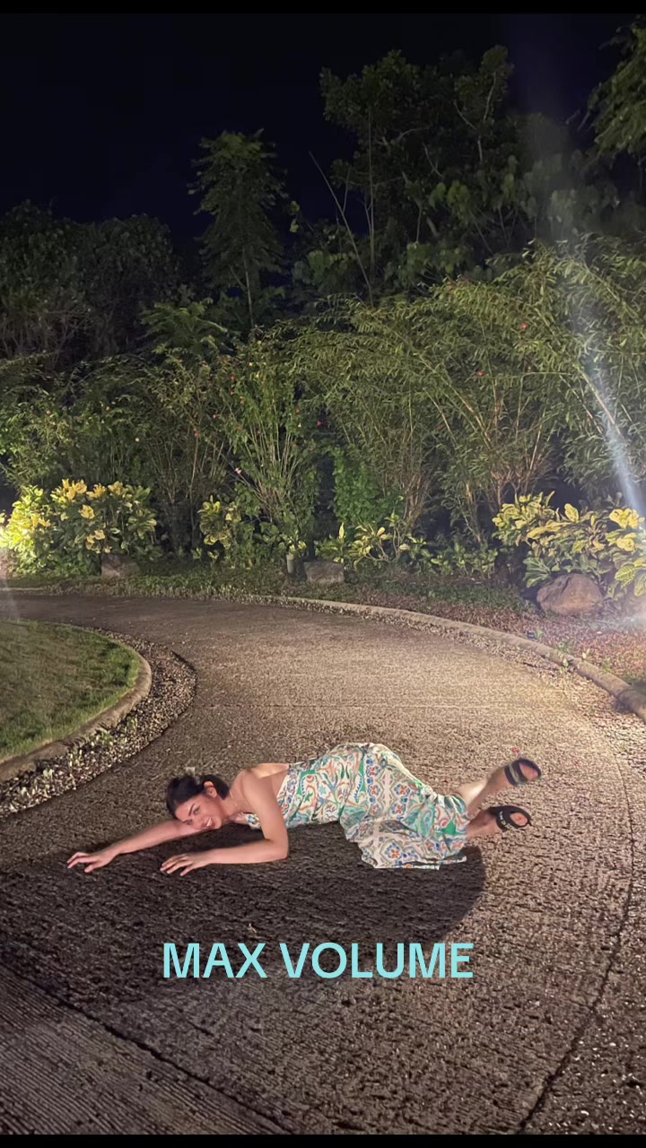 @Laursaur🦖