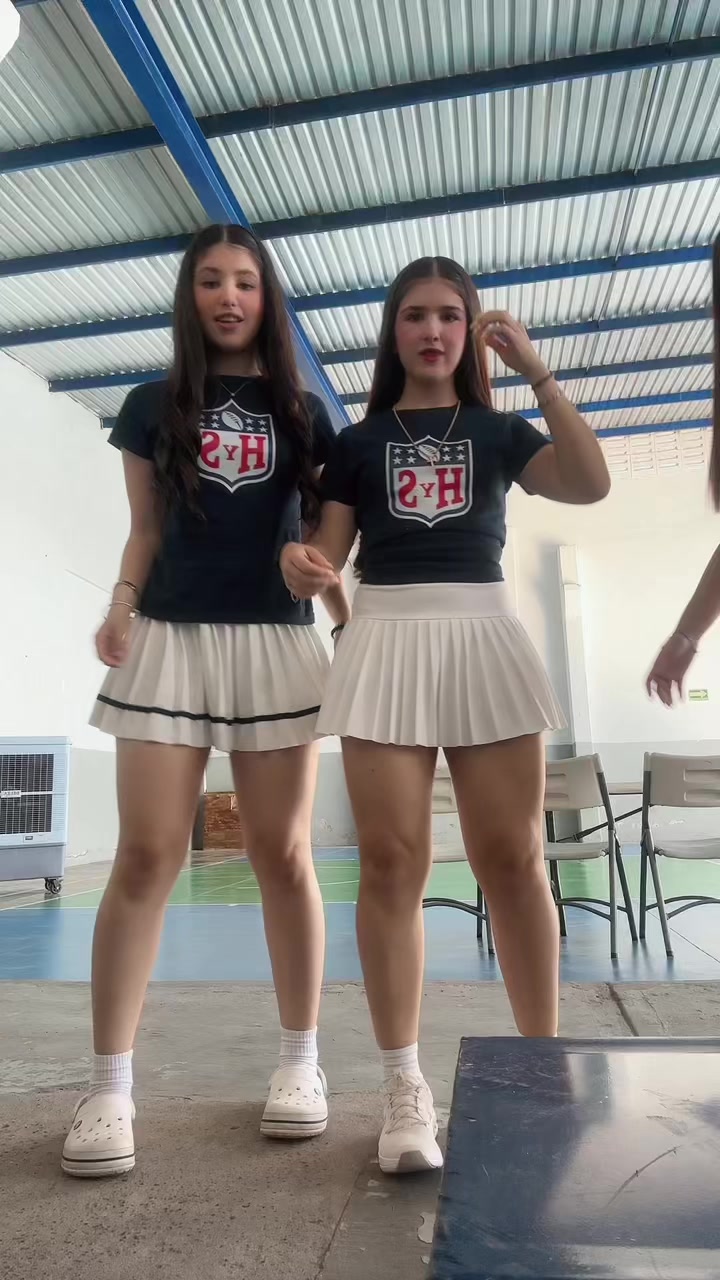 @๐๐ป๐ฒ๐ช๐ท๐ท๐ช ๐๐ต๐ถ๐ธ๐ผ โจ